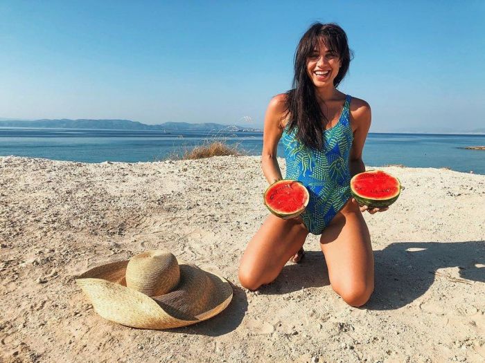 «Καλέ, Κόνι Μεταξά τι ωραίες φωτογραφίες που ανεβάζεις στο Instagram»;