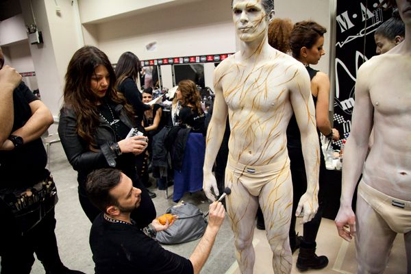 Συμβαίνει τώρα: Είμαστε στα παρασκήνια του Madwalk