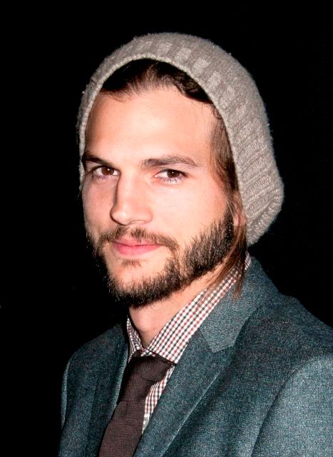 O Ashton Kutcher τώρα και σε... UFO!