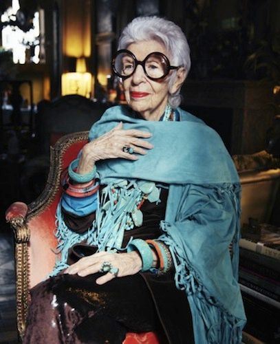 Iris Apfel: Αγαπάμε τις ενδυματολογικές επιλογές της πιο στυλάτης γιαγιάς στον κόσμο