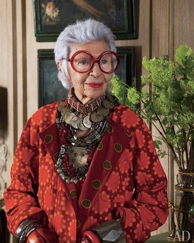 Iris Apfel: Αγαπάμε τις ενδυματολογικές επιλογές της πιο στυλάτης γιαγιάς στον κόσμο