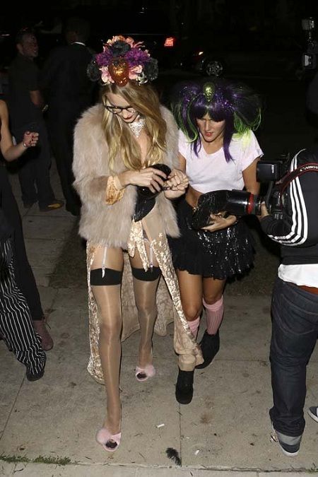 Ποιο μοντέλο πήγε με τα εσώρουχα σε Halloween πάρτι;