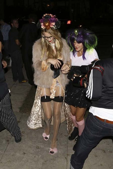 Ποιο μοντέλο πήγε με τα εσώρουχα σε Halloween πάρτι;