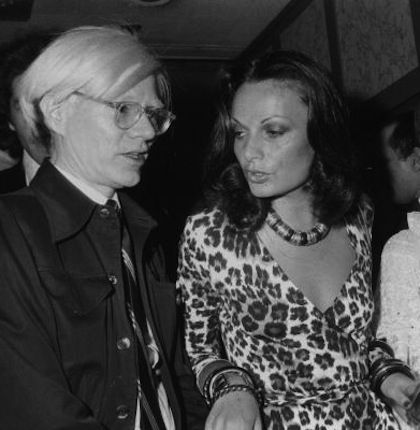 Ποια είναι η αληθινή ιστορία του iconic wrap dress της Diane Von Furstenberg;