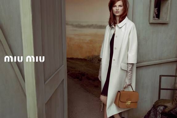 Miu Miu: αέρας αποπλάνησης στη νέα καμπάνια