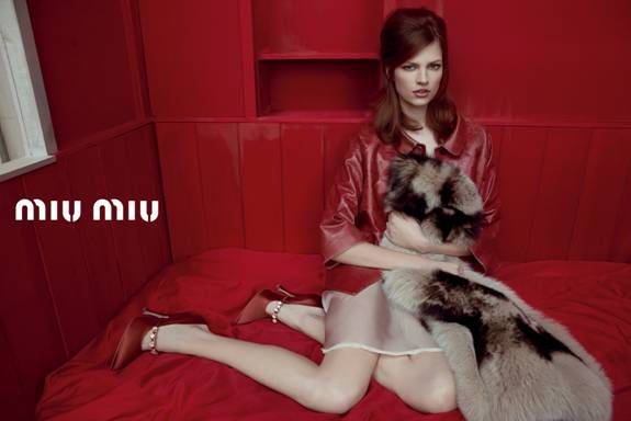 Miu Miu: αέρας αποπλάνησης στη νέα καμπάνια