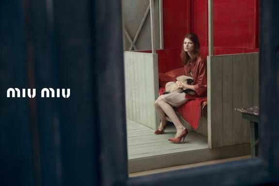 Miu Miu: αέρας αποπλάνησης στη νέα καμπάνια