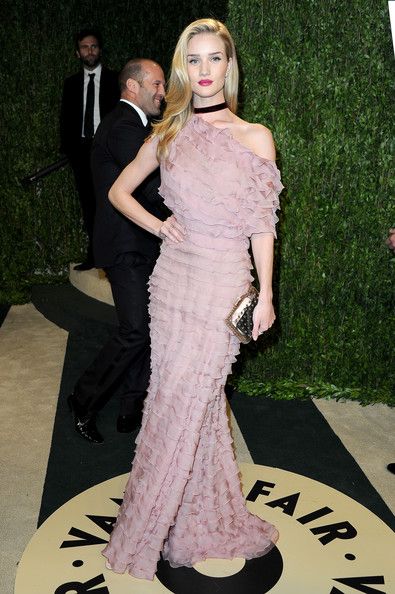Miranda & Rosie: δύο καλλονές με Valentino στο πάρτι του Vanity Fair