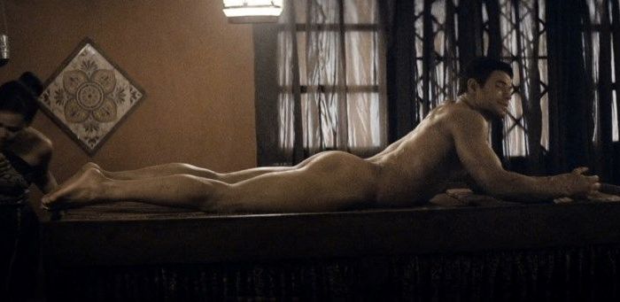 O Kellan Lutz, o sexy πρωταγωνιστής του Twilight, είναι ολόγυμνος