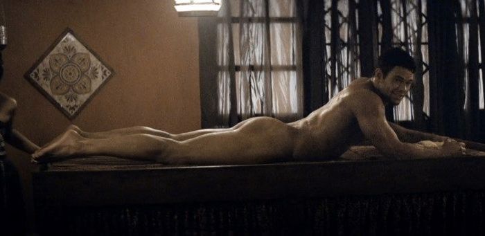 O Kellan Lutz, o sexy πρωταγωνιστής του Twilight, είναι ολόγυμνος