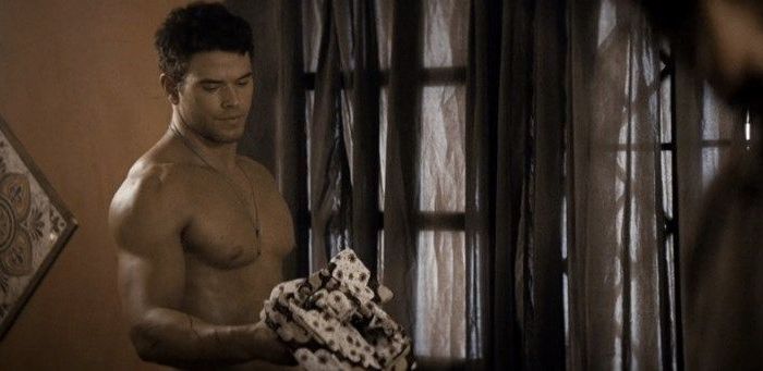 O Kellan Lutz, o sexy πρωταγωνιστής του Twilight, είναι ολόγυμνος