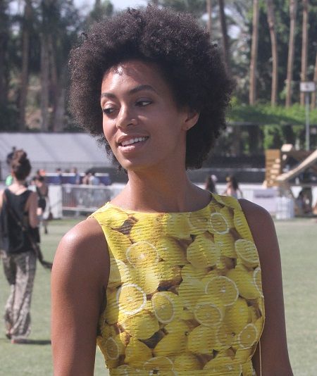 Solange Knowles: με λεμονί print στο Coachella