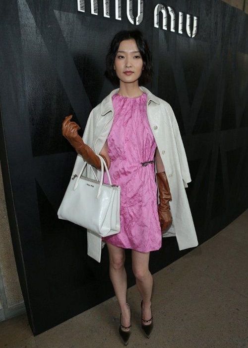 Miu Miu craquelé: η τσάντα που λατρεύουν οι fashionistas