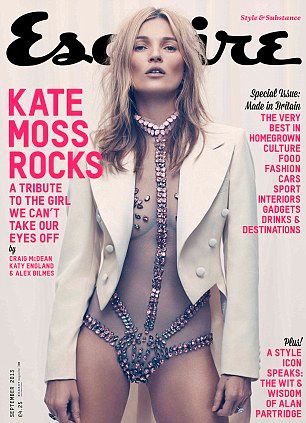 Η επιστροφή της Kate Moss: Πιο sexy από ποτέ, προκαλεί με τη φωτογράφησή της για αντρικό περιοδικό