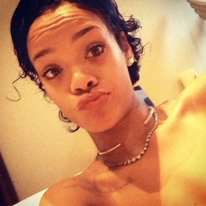 Rihanna: δείτε το νέο της λουκ με κοντά μαλλιά (φωτός)