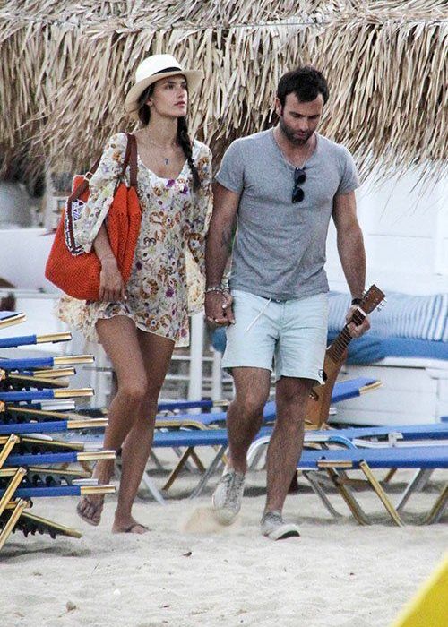 Alessandra Ambrosio: με καλοκαιρινό casual look Μύκονο