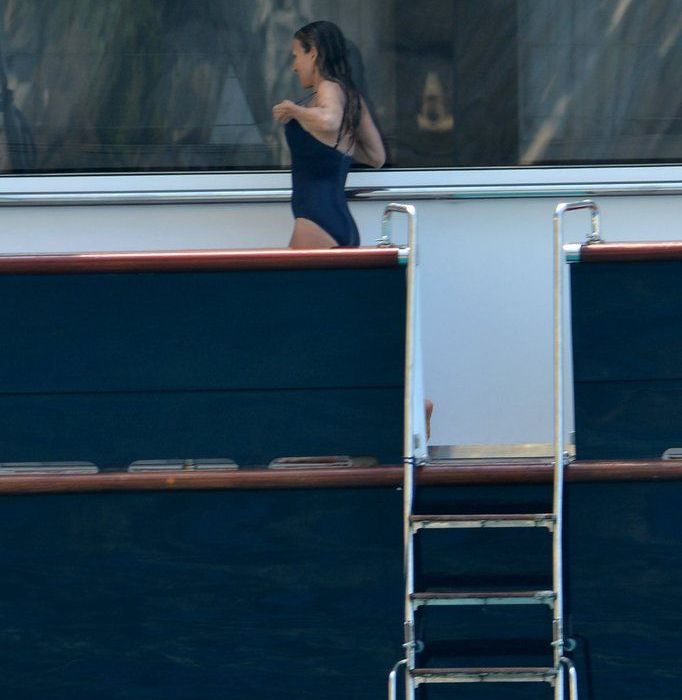 Δείτε τη Sarah Jessica Parker με μαγιό να πλατσουρίζει στα νησιά του Ιονίου!