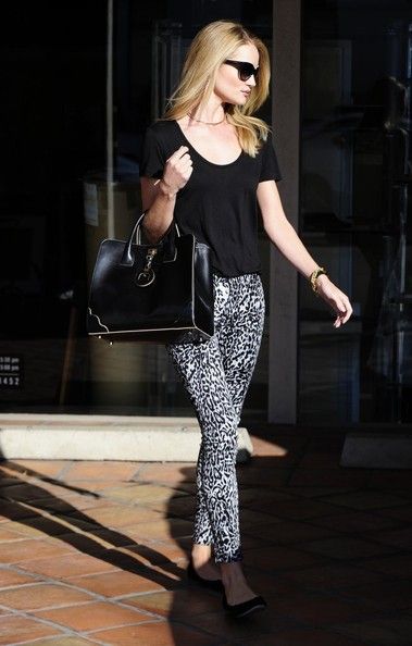 Rosie Huntington-Whiteley: casual chic για ψώνια στο Beverly Hills