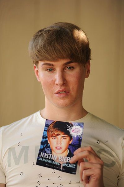 Γνωρίστε το fan του Justin Bieber που ξόδεψε $100.000 σε πλαστικές για να του μοιάσει (φωτός)