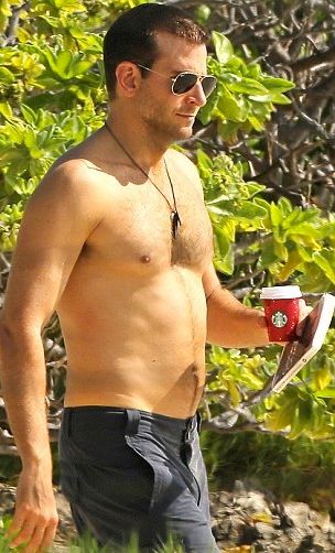 Δείτε τον sexy Bradley Cooper ανανεωμένο, με μαγιό!