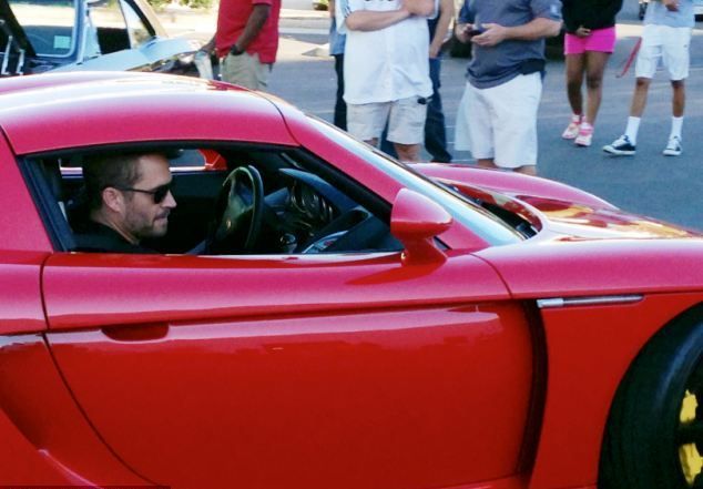 Φωτογραφία ντοκουμέντο: Ο Paul Walker χαμογελούσε δευτερόλεπτα πριν το φρικτό ατύχημα