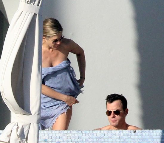 Jennifer Aniston: Διακοπές στην παραλία με τον Justin και την Courteney Cox