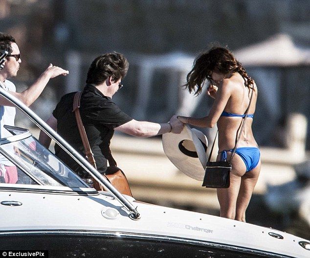 Ακόμη και τα sex symbols έχουν ατέλειες: Δείτε την Eva Longoria με μαγιό!