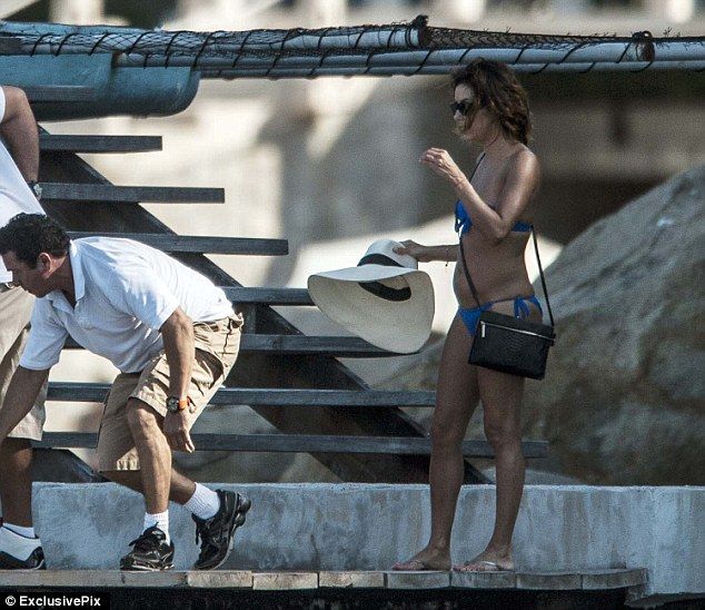 Ακόμη και τα sex symbols έχουν ατέλειες: Δείτε την Eva Longoria με μαγιό!