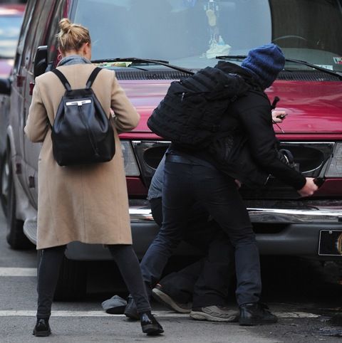 Ποιος σταρ συλλαμβάνεται απ' την αστυνομία επειδή γρονθοκόπησε φωτογράφο;