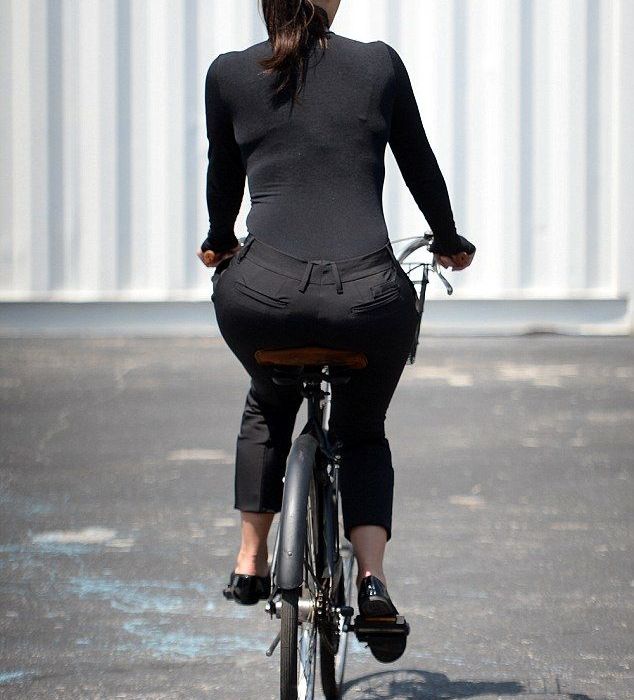 Η Kim Kardashian έπεσε από το ποδήλατο γυρίζοντας διαφήμιση (φωτό)
