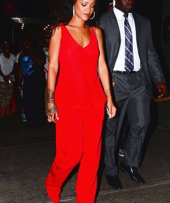 Τα παπούτσια που η Rihanna φορά με όλα της τα outfits!