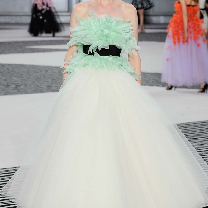 Giambattista Valli: Τα 10 καλύτερα looks από το υπέροχο show υψηλής ραπτικής