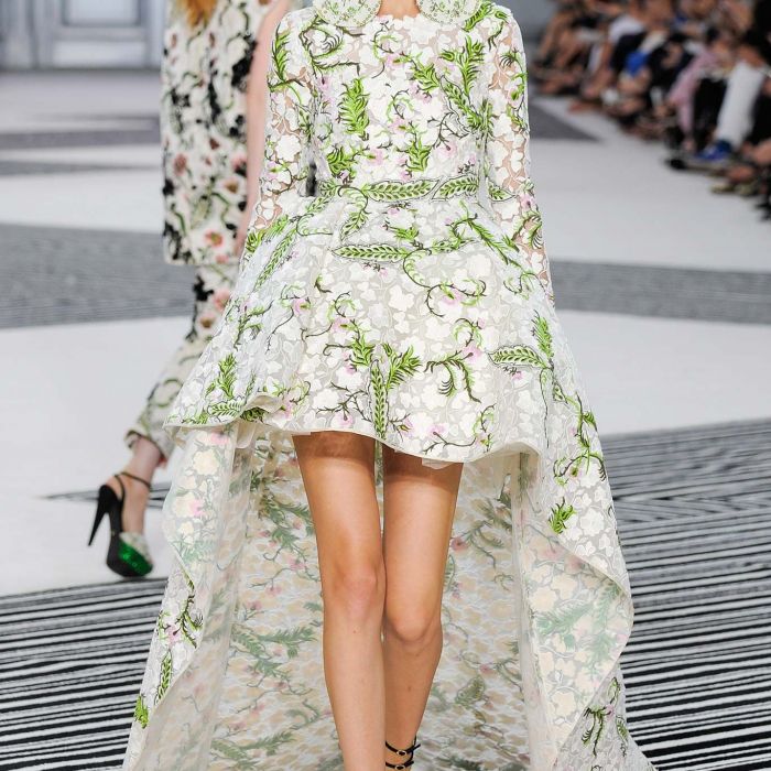 Giambattista Valli: Τα 10 καλύτερα looks από το υπέροχο show υψηλής ραπτικής