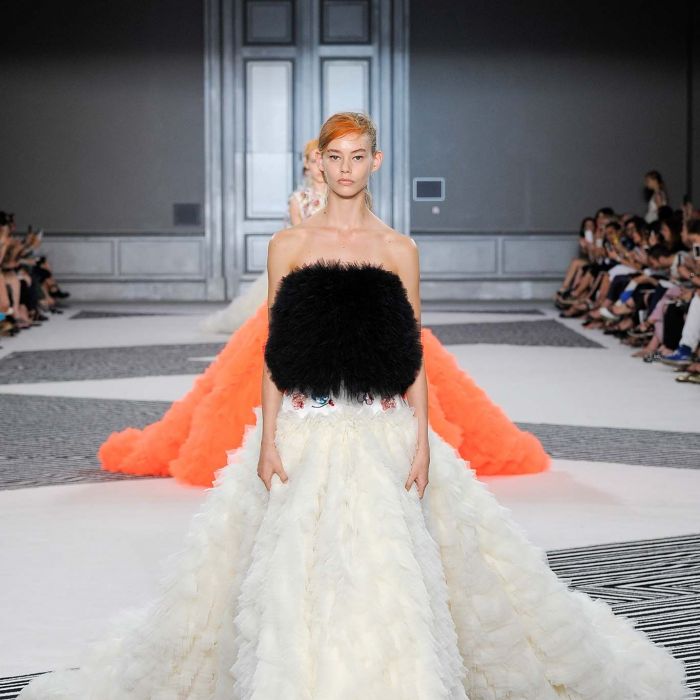 Giambattista Valli: Τα 10 καλύτερα looks από το υπέροχο show υψηλής ραπτικής