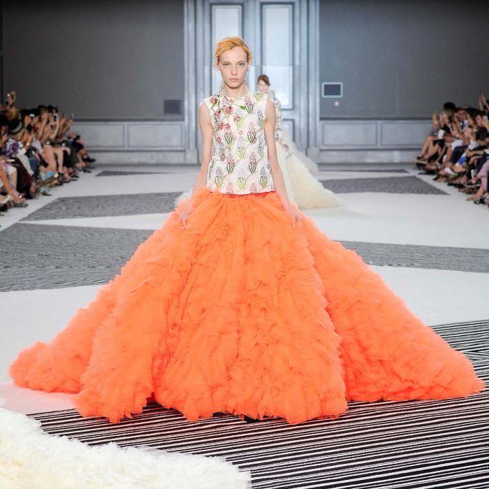 Giambattista Valli: Τα 10 καλύτερα looks από το υπέροχο show υψηλής ραπτικής