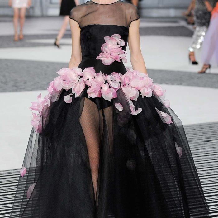 Giambattista Valli: Τα 10 καλύτερα looks από το υπέροχο show υψηλής ραπτικής