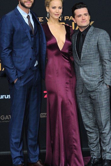 Ούτε ο Liam Hemsworth δεν κατάφερε να αντισταθεί στο σέξι φόρεμα της Jennifer Lawrence!