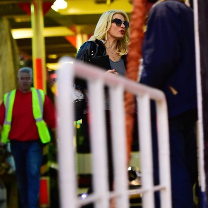 Η Ελένη Μενεγάκη με άψογο στυλ στο πλοίο για Άνδρο!