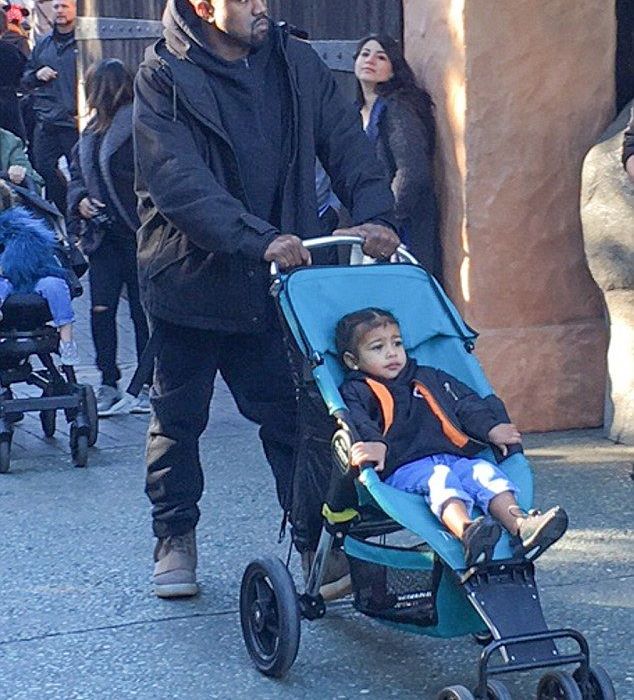 O Kanye West και η μικρή North στο πιο χαρούμενο μέρος του κόσμου!