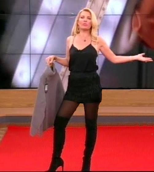 Ελένη Μενεγάκη: Το σημερινό look της είναι ιδανικό για το πρωτοχρονιάτικο ρεβεγιόν!