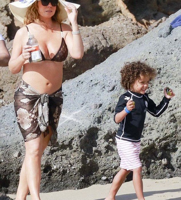 Η τρομερά αδυνατισμένη Mariah Carey με καυτό μπικίνι στην παραλία