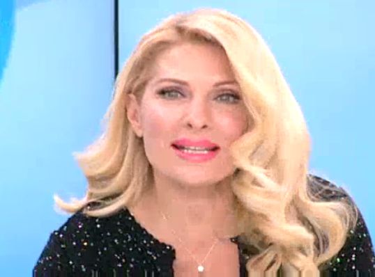 Η Ελένη Μενεγάκη με ένα σύνολο που θα σε βγάλει ασπροπρόσωπη από το πρωί μέχρι το βράδυ!