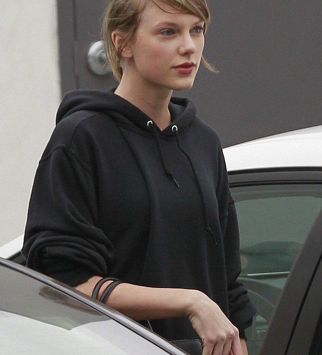 Η Taylor Swift & η Selena Gomez στο γυμναστήριο χωρίς ίχνος μακιγιάζ