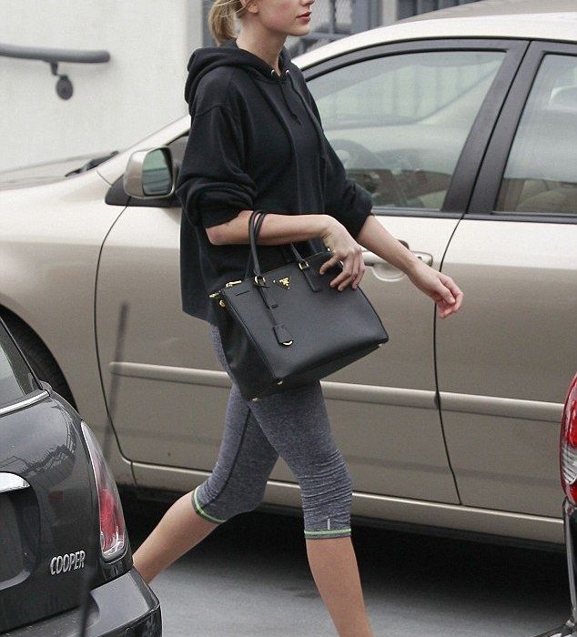 Η Taylor Swift & η Selena Gomez στο γυμναστήριο χωρίς ίχνος μακιγιάζ