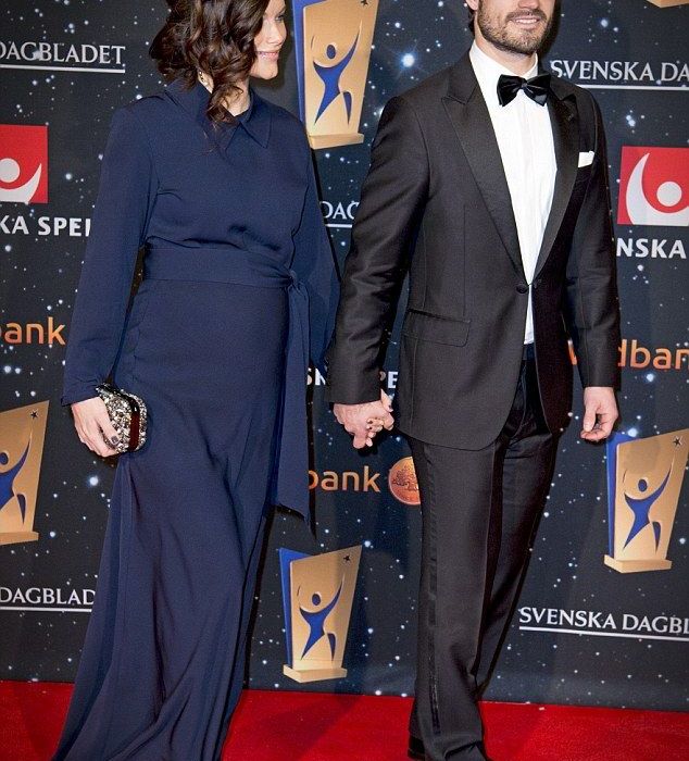 Η νέα εμφάνιση του γαλαζοαίματου «Christian Grey» είναι ακριβώς αυτό που ήθελες