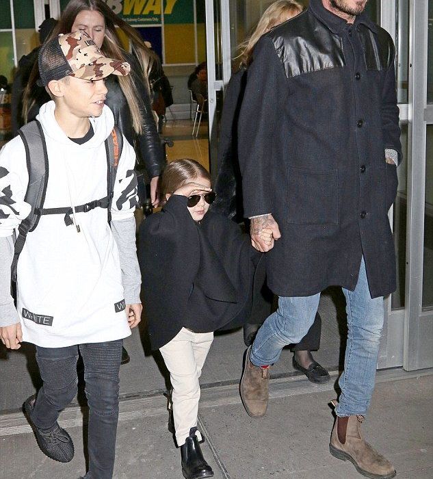 Harper Beckham: Έκλεψε την παράσταση στο αεροδρόμιο της Νέας Υόρκης