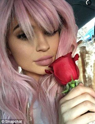 Η Kylie Jenner, η αλλαγή στα μαλλιά της και το απίστευτο δώρο για τον Άγιο Βαλεντίνο!