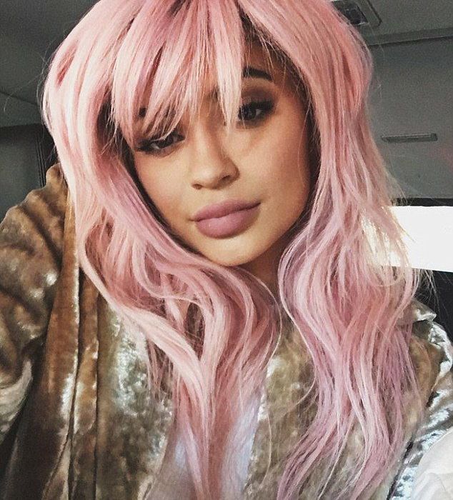 Η Kylie Jenner, η αλλαγή στα μαλλιά της και το απίστευτο δώρο για τον Άγιο Βαλεντίνο!