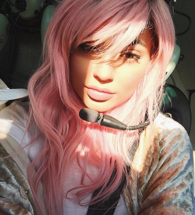 Η Kylie Jenner, η αλλαγή στα μαλλιά της και το απίστευτο δώρο για τον Άγιο Βαλεντίνο!