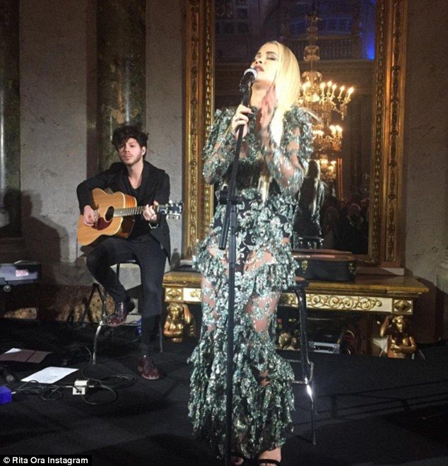 Rita Ora: Η εμφάνιση της που μας άφησε με το στόμα ανοιχτό!